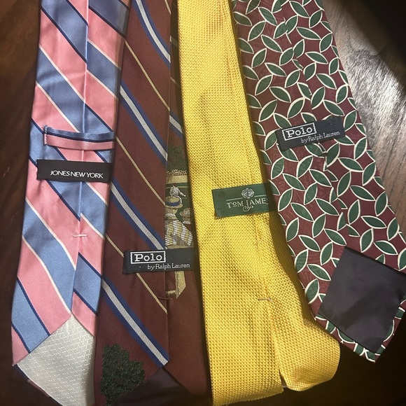 Lot of ties - Picture 3 of 7